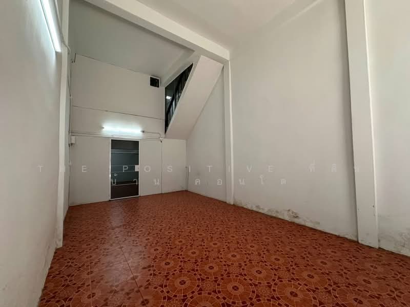 For Sale - Renovated Commercial Building / Shophouse next to Makro Chiang Mai, Chiang Mai