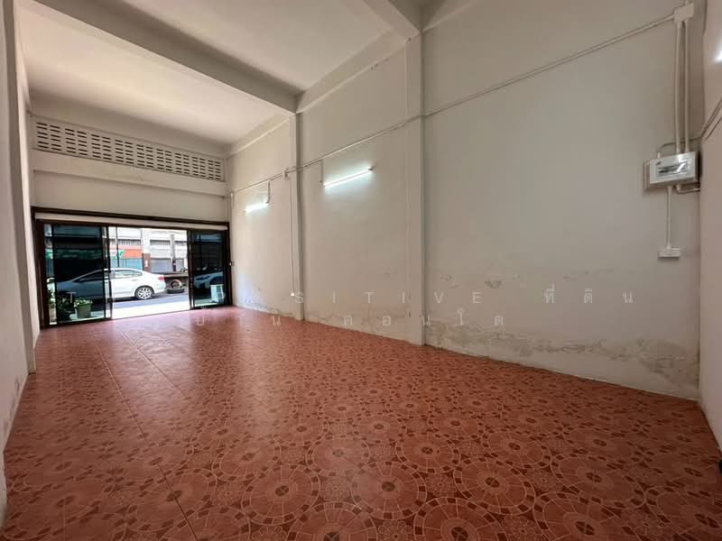 For Sale - Renovated Commercial Building / Shophouse next to Makro Chiang Mai, Chiang Mai