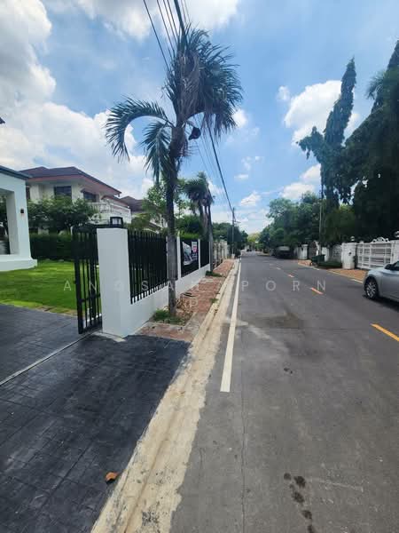 Ladawan Pinklao-Borommaratchachonnani, Bangkok, Borommaratchachonnani Road, Sala Thammasop, Thawi Watthana, Bangkok, 4 Bedrooms, 348 sqm, Single Detached House For Sale, by Angsanaporn D, 500264559 - DDproperty.com
