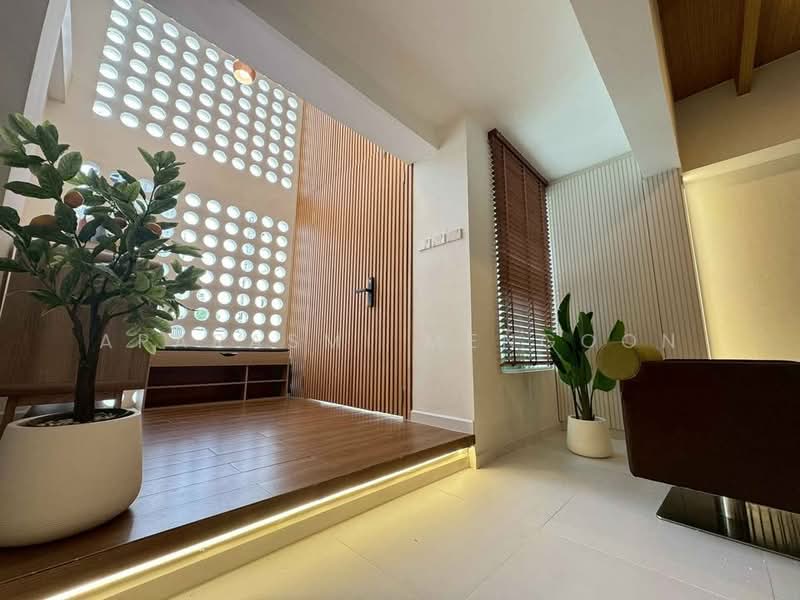 Khlongtan Nivet, Bangkok, 20 Soi Pridi Banomyong 42, Khlong Tan Nua, Watthana, Bangkok, 2 Bedrooms, 170 sqm, Townhouse For Sale, by Aparasmi Mengoon, 500264640 - DDproperty.com