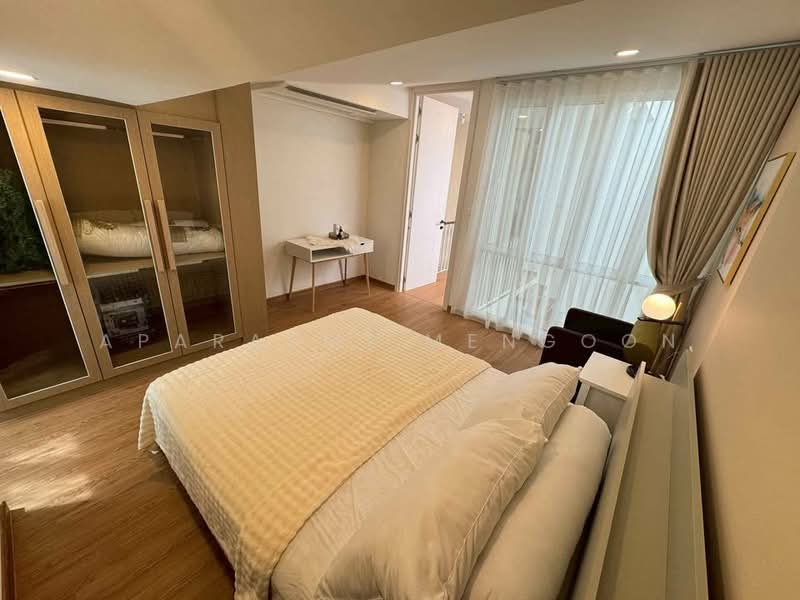 Khlongtan Nivet, Bangkok, 20 Soi Pridi Banomyong 42, Khlong Tan Nua, Watthana, Bangkok, 2 Bedrooms, 170 sqm, Townhouse For Sale, by Aparasmi Mengoon, 500264640 - DDproperty.com