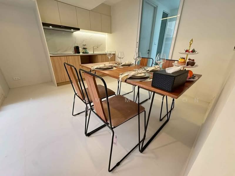 Khlongtan Nivet, Bangkok, 20 Soi Pridi Banomyong 42, Khlong Tan Nua, Watthana, Bangkok, 2 Bedrooms, 170 sqm, Townhouse For Sale, by Aparasmi Mengoon, 500264640 - DDproperty.com