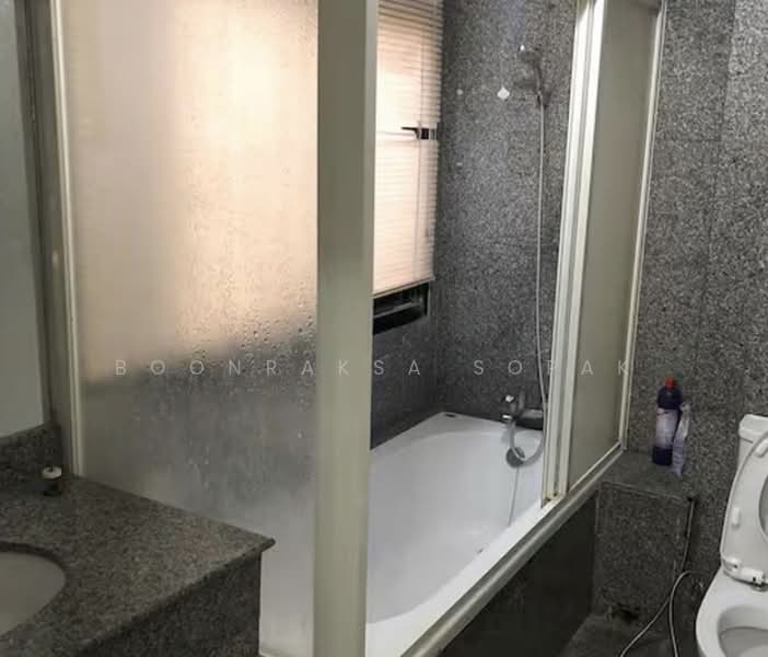 Green Point Silom, Bangkok, 29 Soi Anumanratthanon, Suriyawong, Bang Rak, Bangkok, 2 Bedrooms, 63 sqm, Condo For Rent, by Boonraksa Sopak, 500264675 - DDproperty.com