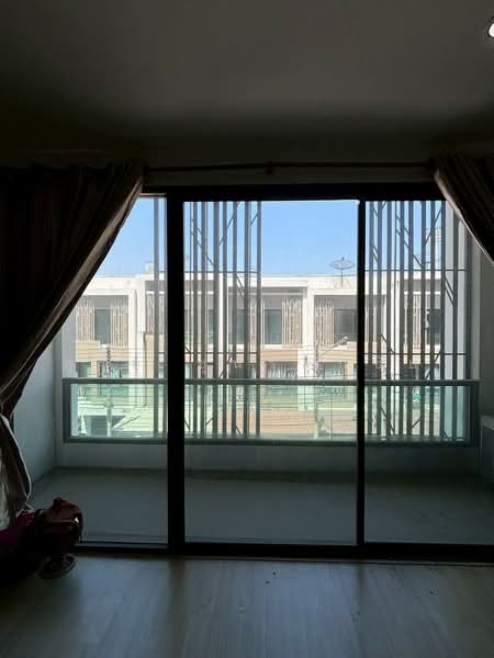 3-story townhouse in The Location housing project, 3 bedrooms, 3 bathrooms., Samut Sakhon, เอกชัย, Maharchai, Muang Samut Sakhon, Samut Sakhon, 3 Bedrooms, 170 sqm, Townhouse For Sale, by สุรีย์ ชุนรัตนชัย, 500264731 - DDproperty.com
