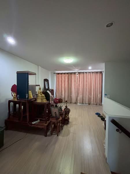 3-story townhouse in The Location housing project, 3 bedrooms, 3 bathrooms., Samut Sakhon, เอกชัย, Maharchai, Muang Samut Sakhon, Samut Sakhon, 3 Bedrooms, 170 sqm, Townhouse For Sale, by สุรีย์ ชุนรัตนชัย, 500264731 - DDproperty.com