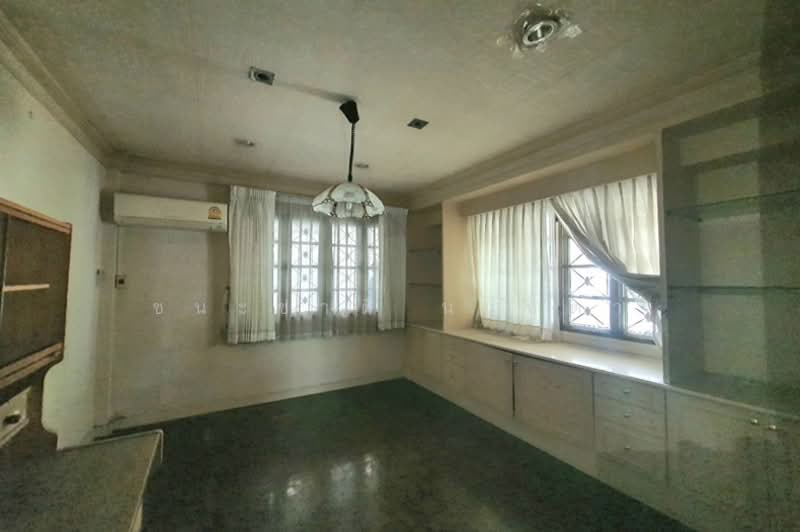 For Sale - หมู่บ้านชลลดา รามอินทรา (กาญจนาภิเษก ซ.7), Bangkok