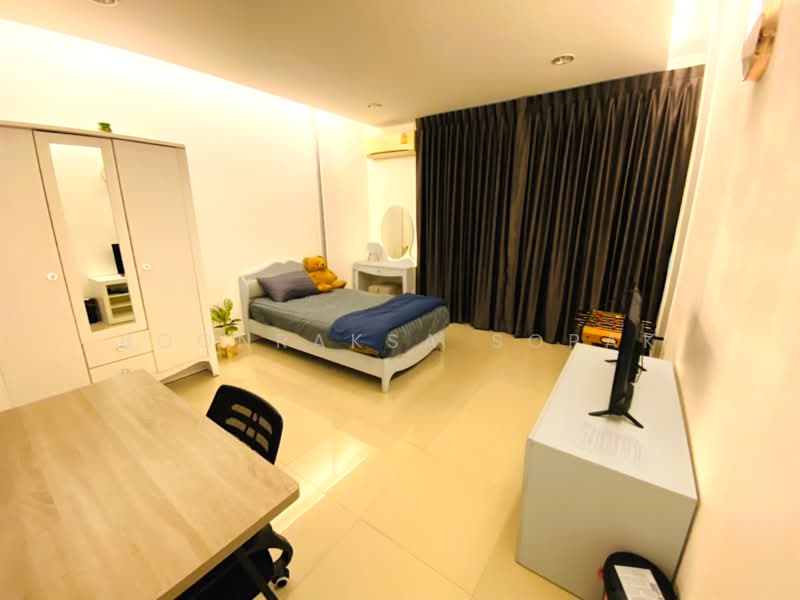 undefined, Bangkok, Khlong Tan Nua, Watthana, Bangkok, 3 Bedrooms, 255 sqm, Semi-Detached House (Twin House) For Rent, by Boonraksa Sopak, 500264912 - DDproperty.com