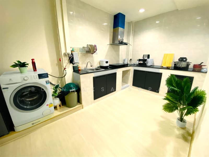 undefined, Bangkok, Khlong Tan Nua, Watthana, Bangkok, 3 Bedrooms, 255 sqm, Semi-Detached House (Twin House) For Rent, by Boonraksa Sopak, 500264912 - DDproperty.com