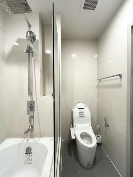 Oka Haus Sukhumvit 36, Bangkok, 3399 Rama 4 Road, Khong Tan, Khlong Toei, Bangkok, 1 Bedroom, 35 sqm, Condo For Rent, by Nopatorn Prem-udom, 500264960 - DDproperty.com