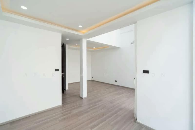 4-BR Townhouse, Bangkok, Khlongtoei Nua, Watthana, Bangkok, 4 Bedrooms, 250 sqm, Townhouse For Sale, by Aparasmi Mengoon, 500264965 - DDproperty.com