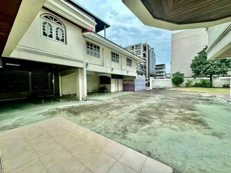 6-BR House, Bangkok, Samsen Nok, Huai Khwang, Bangkok, 6 Bedrooms, 600 sqm, Single Detached House For Sale, by Poomphat Tienthongsakul, 500264966 - DDproperty.com