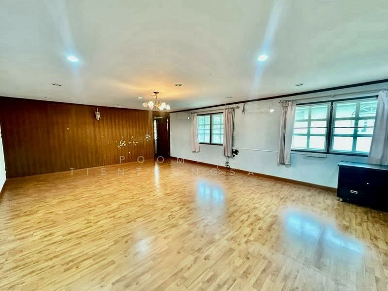 6-BR House, Bangkok, Samsen Nok, Huai Khwang, Bangkok, 6 Bedrooms, 600 sqm, Single Detached House For Sale, by Poomphat Tienthongsakul, 500264966 - DDproperty.com