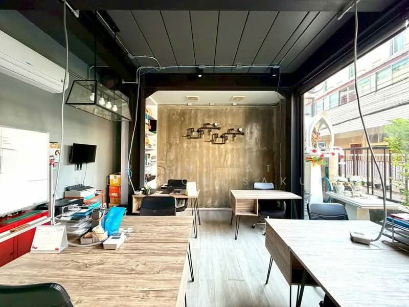 3-BR House, Bangkok, Bang Phlat, Bang Phlat, Bangkok, 3 Bedrooms, 340 sqm, Single Detached House For Sale, by Poomphat Tienthongsakul, 500264998 - DDproperty.com