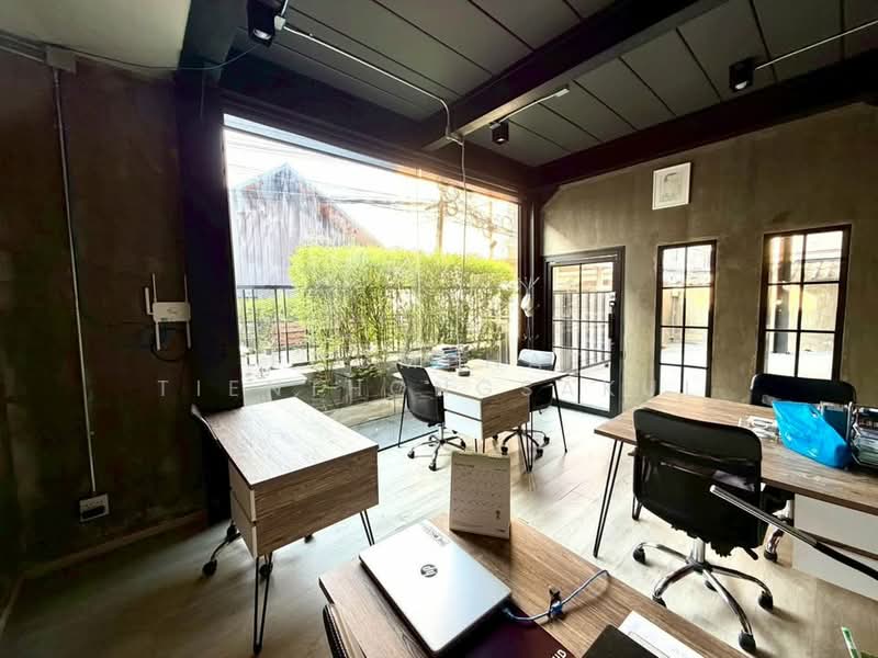 3-BR House, Bangkok, Bang Phlat, Bang Phlat, Bangkok, 3 Bedrooms, 340 sqm, Single Detached House For Sale, by Poomphat Tienthongsakul, 500264998 - DDproperty.com