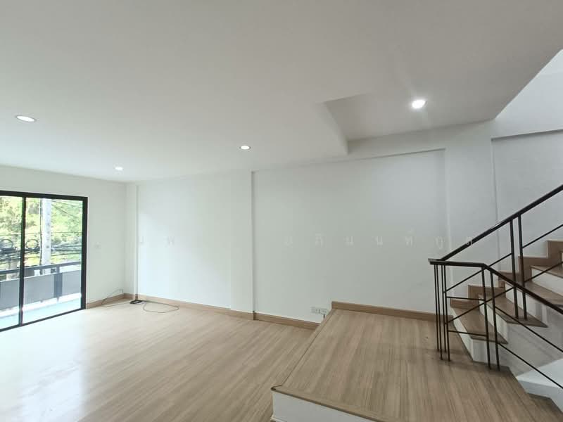 Areeya Mandarina Ratchada-Sutthisarn, Bangkok, Suthisan Winitchai Road, Samsen Nok, Huai Khwang, Bangkok, 4 Bedrooms, 270 sqm, Townhouse For Sale, by คุณนพพล อภินนท์กูล, 500265263 - DDproperty.com