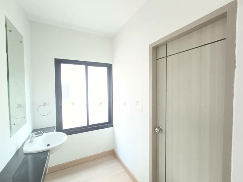 Areeya Mandarina Ratchada-Sutthisarn, Bangkok, Suthisan Winitchai Road, Samsen Nok, Huai Khwang, Bangkok, 4 Bedrooms, 270 sqm, Townhouse For Sale, by คุณนพพล อภินนท์กูล, 500265263 - DDproperty.com