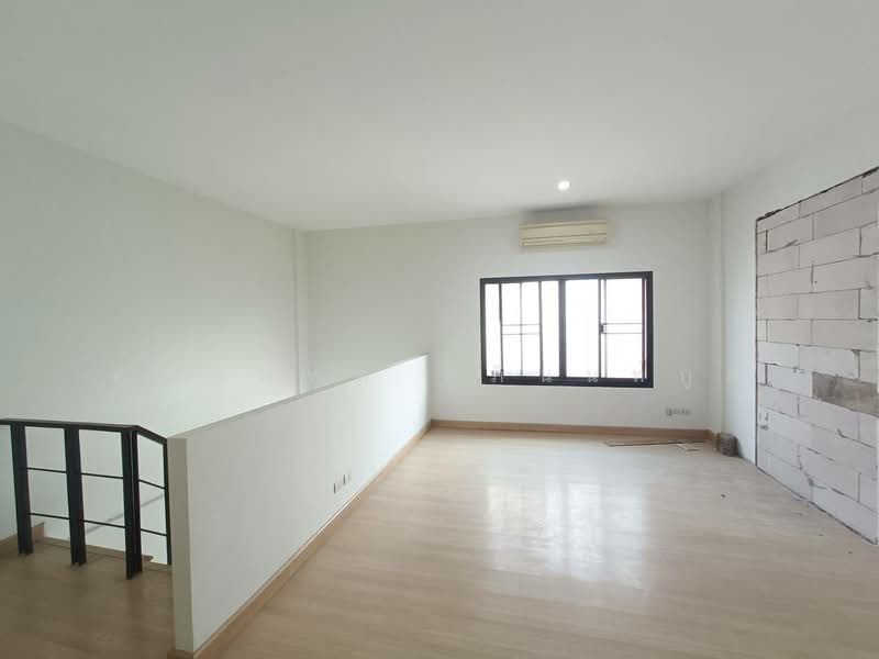 Areeya Mandarina Ratchada-Sutthisarn, Bangkok, Suthisan Winitchai Road, Samsen Nok, Huai Khwang, Bangkok, 4 Bedrooms, 270 sqm, Townhouse For Sale, by คุณนพพล อภินนท์กูล, 500265263 - DDproperty.com