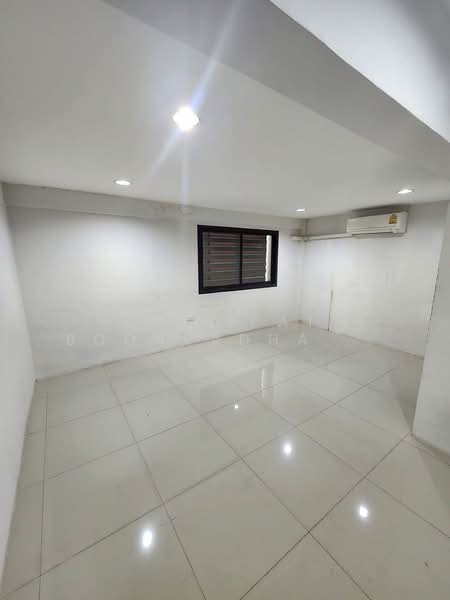 undefined, Bangkok, Khong Tan, Khlong Toei, Bangkok, 4 Bedrooms, 250 sqm, Single Detached House For Rent, by Kitnipat Boonyadhammakul, 500265278 - DDproperty.com