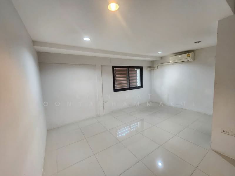 undefined, Bangkok, Khong Tan, Khlong Toei, Bangkok, 4 Bedrooms, 250 sqm, Single Detached House For Rent, by Kitnipat Boonyadhammakul, 500265278 - DDproperty.com