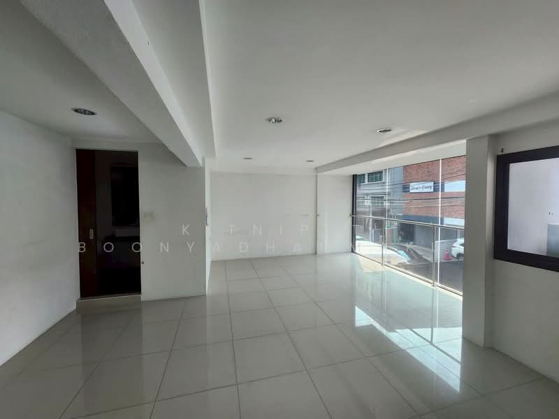 undefined, Bangkok, Khong Tan, Khlong Toei, Bangkok, 4 Bedrooms, 250 sqm, Single Detached House For Rent, by Kitnipat Boonyadhammakul, 500265278 - DDproperty.com