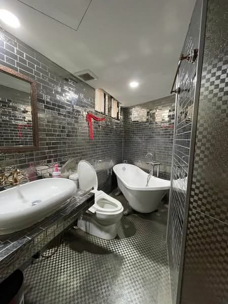 President Park Sukhumvit 24, Bangkok, 99 Sukhumvit 24 Alley, Khlongtoei Nua, Watthana, Bangkok, 3 Bedrooms, 223 sqm, Condo For Sale, by Orapa Sumetheesirisakul, 500265291 - DDproperty.com