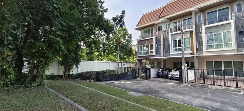 Urban Sathorn, Bangkok, Ratchaphruek Road, Bang Chak, Phasi Charoen, Bangkok, 3 Bedrooms, 204 sqm, Townhouse For Sale, by Kitnipat Boonyadhammakul, 500265404 - DDproperty.com