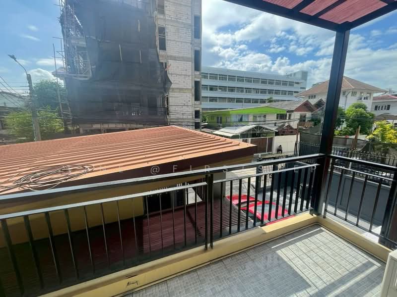 2-storey single house, Sathorn - Narathiwas, 4 bedrooms, Near BTS Chong Nonsi, Bangkok, Thung Maha Mek, Sathon, Bangkok, 4 Bedrooms, 300 sqm, Single Detached House For Rent, by LINE @firststep, 500265433 - DDproperty.com