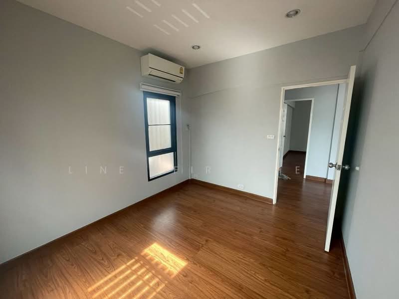 2-storey single house, Sathorn - Narathiwas, 4 bedrooms, Near BTS Chong Nonsi, Bangkok, Thung Maha Mek, Sathon, Bangkok, 4 Bedrooms, 300 sqm, Single Detached House For Rent, by LINE @firststep, 500265433 - DDproperty.com
