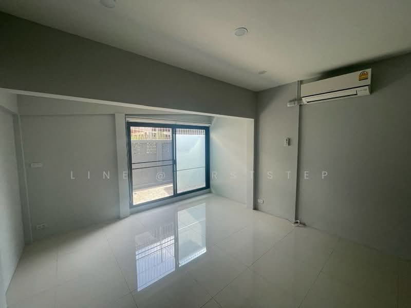 2-storey single house, Sathorn - Narathiwas, 4 bedrooms, Near BTS Chong Nonsi, Bangkok, Thung Maha Mek, Sathon, Bangkok, 4 Bedrooms, 300 sqm, Single Detached House For Rent, by LINE @firststep, 500265433 - DDproperty.com