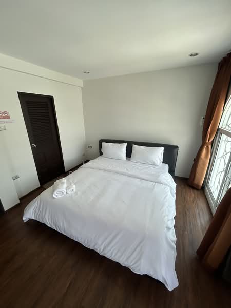 บ้านลีโอคลาสสิคเพลส, กรุงเทพ, Bangkok, Khlong Tan Nua, Watthana, Bangkok, 3 Bedrooms, 300 sqm, Townhouse For Rent, by Merri Bradley, 500265501 - DDproperty.com