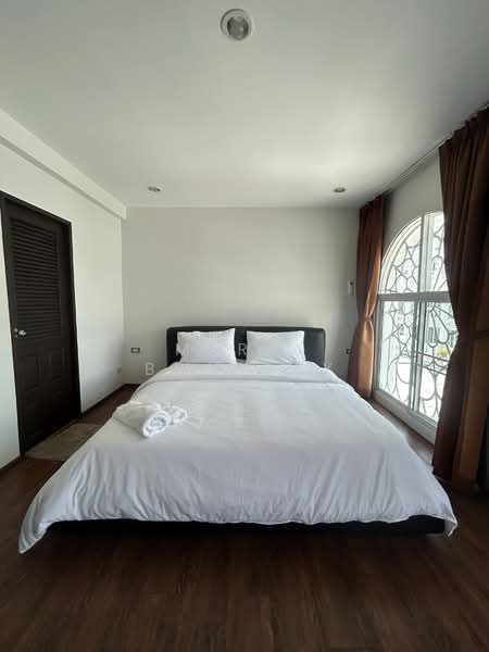 บ้านลีโอคลาสสิคเพลส, กรุงเทพ, Bangkok, Khlong Tan Nua, Watthana, Bangkok, 3 Bedrooms, 300 sqm, Townhouse For Rent, by Merri Bradley, 500265501 - DDproperty.com