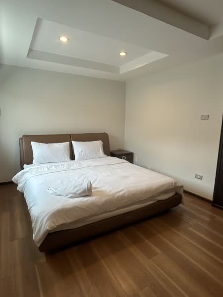 บ้านลีโอคลาสสิคเพลส, กรุงเทพ, Bangkok, Khlong Tan Nua, Watthana, Bangkok, 3 Bedrooms, 300 sqm, Townhouse For Rent, by Merri Bradley, 500265501 - DDproperty.com