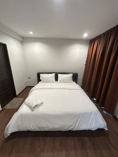 บ้านลีโอคลาสสิคเพลส, กรุงเทพ, Bangkok, Khlong Tan Nua, Watthana, Bangkok, 3 Bedrooms, 300 sqm, Townhouse For Rent, by Merri Bradley, 500265501 - DDproperty.com