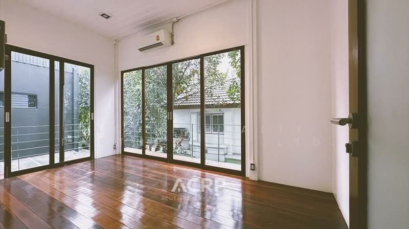 Office for Rent with 15 Parking Spaces at Ratchadapisek 32, with Company Registration Allowed., Bangkok, Chan Kasem, Chatuchak, Bangkok, , 1,200 sqm, Office Space For Rent, by Acute Realty Partner Co.,Ltd., 500265511 - DDproperty.com