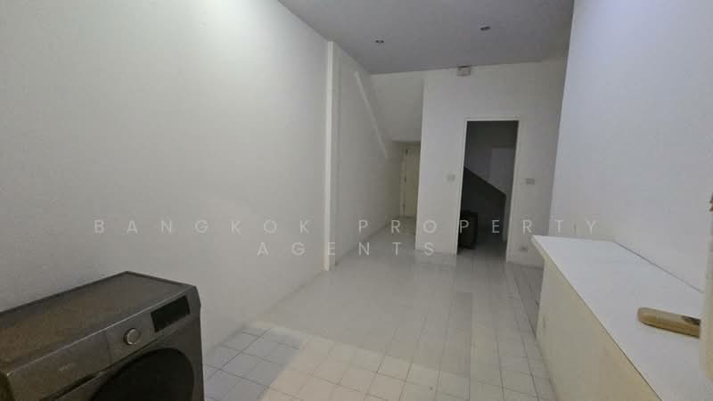 Baan Ananda, Bangkok, Sukhumvit 61, Khlong Tan Nua, Watthana, Bangkok, 3 Bedrooms, 300 sqm, Condo For Rent, by BANGKOK PROPERTY AGENTS, 500265523 - DDproperty.com