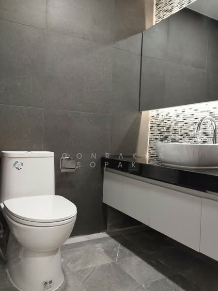 Las Colinas, Bangkok, Sukhumvit 21 Road, Khlongtoei Nua, Watthana, Bangkok, 2 Bedrooms, 88 sqm, Condo For Rent, by Boonraksa Sopak, 500265558 - DDproperty.com