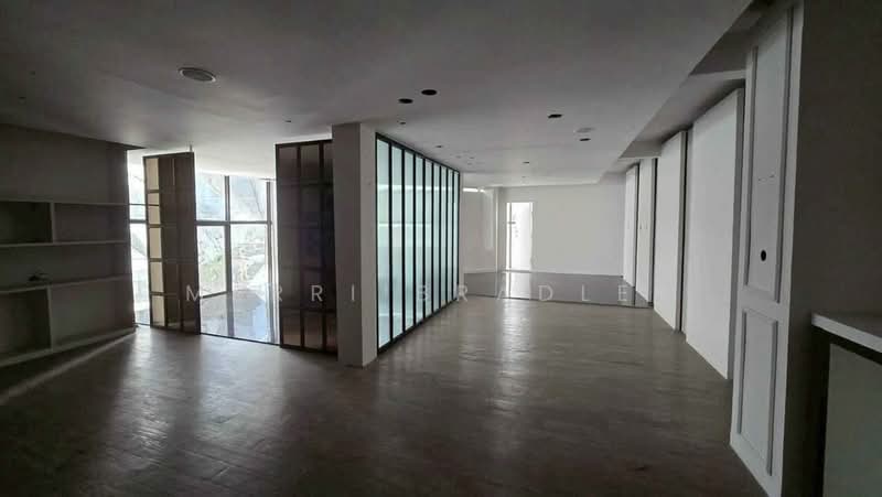 อาคารปล่อยเช่าทำเลทองหล่อ, Bangkok, Khlong Tan Nua, Watthana, Bangkok, , 550 sqm, Shophouse For Rent, by Merri Bradley, 500265589 - DDproperty.com