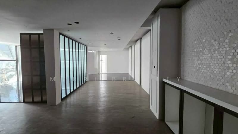 อาคารปล่อยเช่าทำเลทองหล่อ, Bangkok, Khlong Tan Nua, Watthana, Bangkok, , 550 sqm, Shophouse For Rent, by Merri Bradley, 500265589 - DDproperty.com