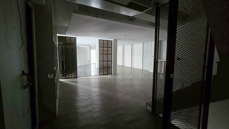 อาคารปล่อยเช่าทำเลทองหล่อ, Bangkok, Khlong Tan Nua, Watthana, Bangkok, , 550 sqm, Shophouse For Rent, by Merri Bradley, 500265589 - DDproperty.com