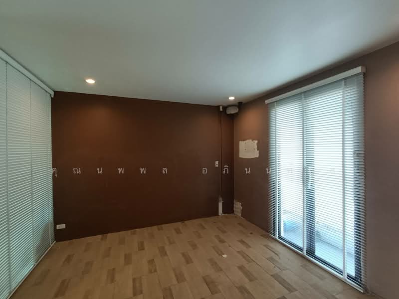 Areeya Mandarina Ratchada-Sutthisarn, Bangkok, Suthisan Winitchai Road, Samsen Nok, Huai Khwang, Bangkok, 4 Bedrooms, 270 sqm, Townhouse For Rent, by คุณนพพล อภินนท์กูล, 500265648 - DDproperty.com