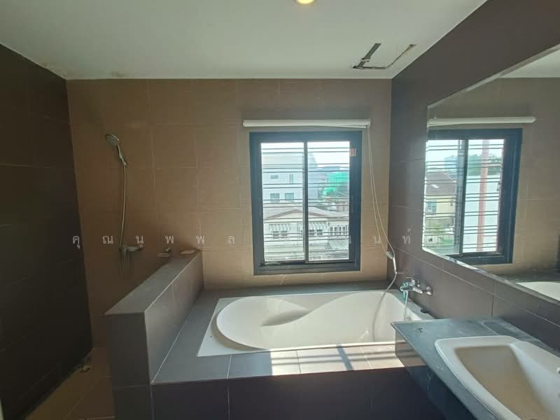 Areeya Mandarina Ratchada-Sutthisarn, Bangkok, Suthisan Winitchai Road, Samsen Nok, Huai Khwang, Bangkok, 4 Bedrooms, 270 sqm, Townhouse For Rent, by คุณนพพล อภินนท์กูล, 500265648 - DDproperty.com