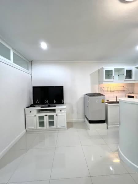 Supalai Place Sukhumvit 39, Bangkok, 175-179 Soi Sukhumvit 39 Sukhumvit Road, Khlong Tan Nua, Watthana, Bangkok, 1 Bedroom, 50 sqm, Condo For Rent, by Agentbkk, 500265677 - DDproperty.com