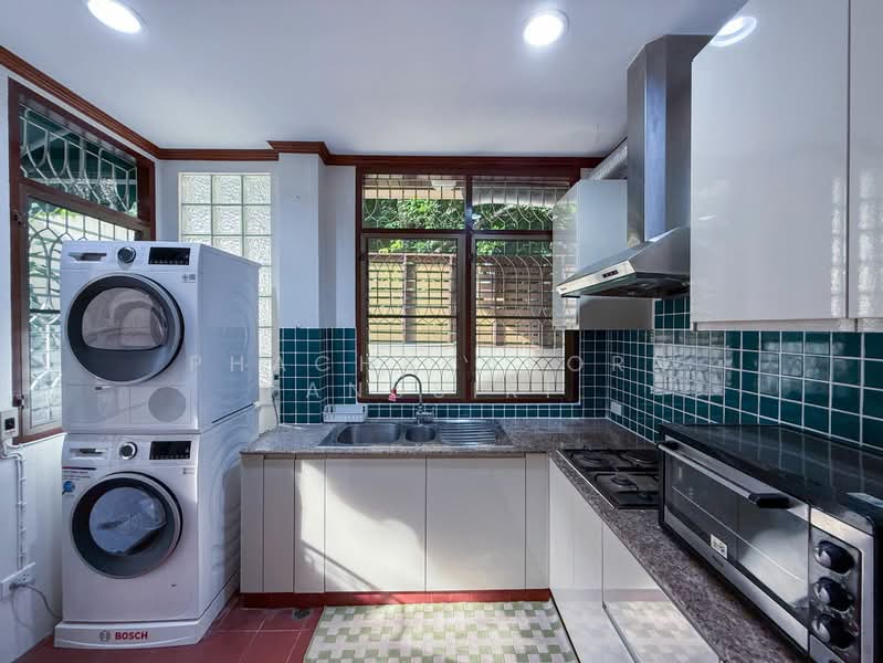4-BR House, Bangkok, Khlong Toei, Khlong Toei, Bangkok, 4 Bedrooms, 400 sqm, Single Detached House For Rent, by Phacharakorn Anusiri, 500265711 - DDproperty.com