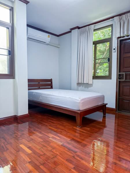 4-BR House, Bangkok, Khlong Toei, Khlong Toei, Bangkok, 4 Bedrooms, 400 sqm, Single Detached House For Rent, by Phacharakorn Anusiri, 500265711 - DDproperty.com
