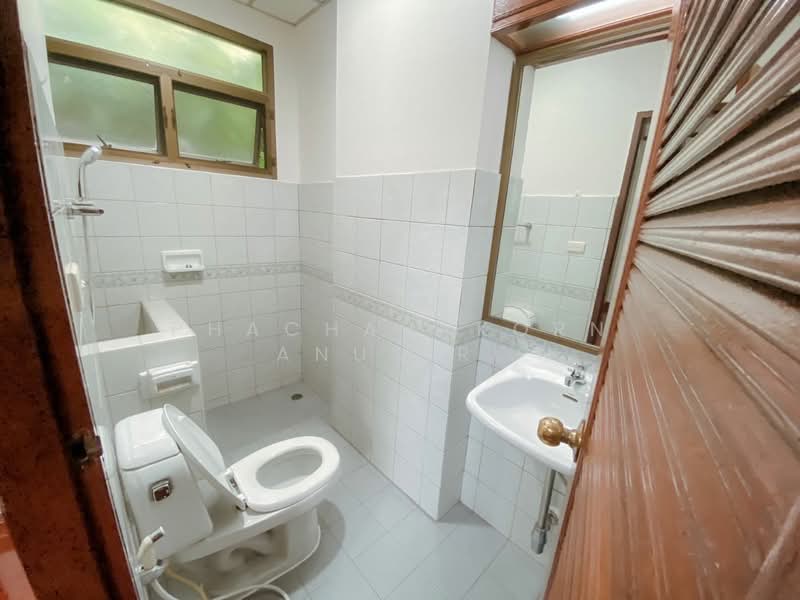 4-BR House, Bangkok, Khlong Toei, Khlong Toei, Bangkok, 4 Bedrooms, 400 sqm, Single Detached House For Rent, by Phacharakorn Anusiri, 500265711 - DDproperty.com