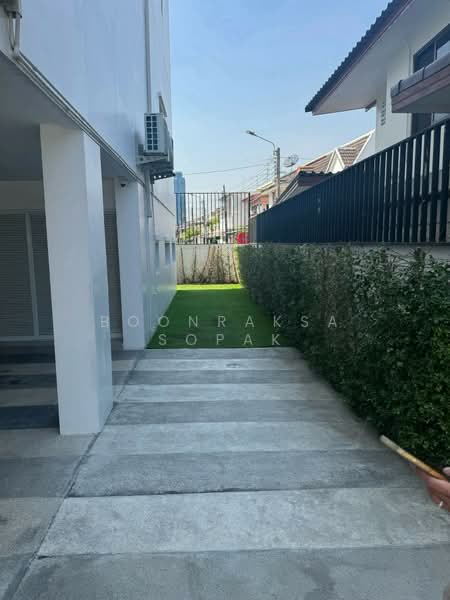 LUXE 35 Ratchada-Ladprao, Bangkok, Soi Lat Phrao 35, Lat Phrao Road, Chan Kasem, Chatuchak, Bangkok, 3 Bedrooms, 400 sqm, Townhouse For Rent, by Boonraksa Sopak, 500265800 - DDproperty.com