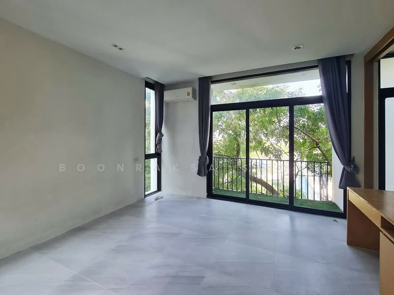 4-BR House, Bangkok, Samsen Nok, Huai Khwang, Bangkok, 4 Bedrooms, 445 sqm, Single Detached House For Rent, by Boonraksa Sopak, 500265824 - DDproperty.com