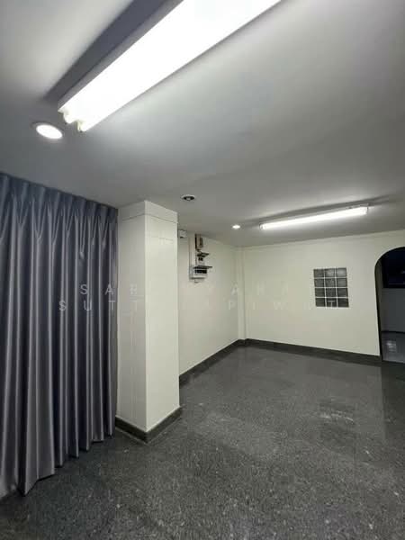 undefined, Bangkok, Samsen Nai, Phaya Thai, Bangkok, 3 Bedrooms, 250 sqm, Townhouse For Rent, by Sarunyarat Sutthiapiwat, 500265889 - DDproperty.com