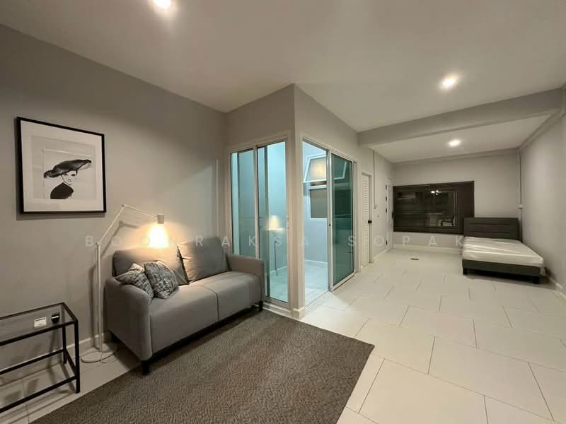 3-BR Townhouse, Bangkok, Lat Phrao, Lat Phrao, Bangkok, 3 Bedrooms, 204 sqm, Townhouse For Rent, by Boonraksa Sopak, 500265982 - DDproperty.com