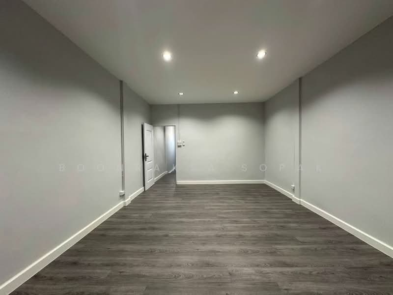 3-BR Townhouse, Bangkok, Lat Phrao, Lat Phrao, Bangkok, 3 Bedrooms, 204 sqm, Townhouse For Rent, by Boonraksa Sopak, 500265982 - DDproperty.com